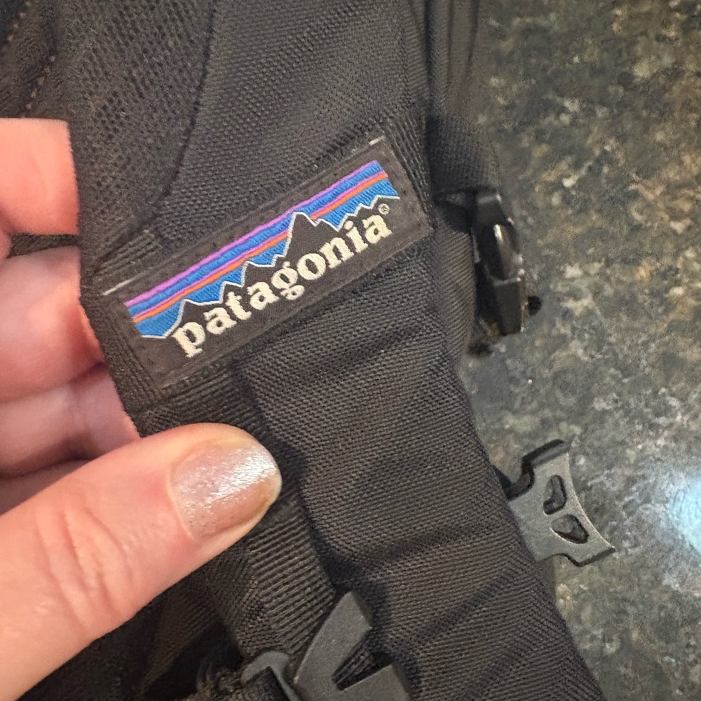 Patagonia Refugio 28L Black Men's Backpack - Picture 9 of 11